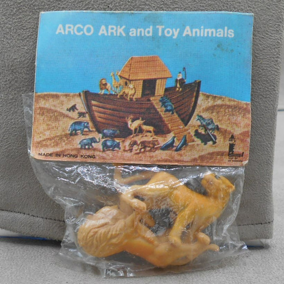 Vintage 1970s ARCO Noah's Ark Lion & Lioness in Package - Picture 1 of 3